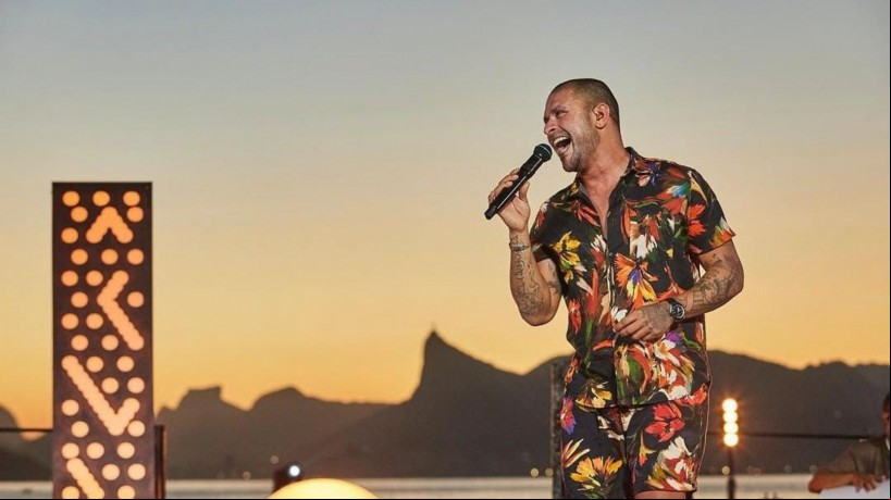 O cantor Diogo Nogueira se apresenta no Carnaval de Fortaleza