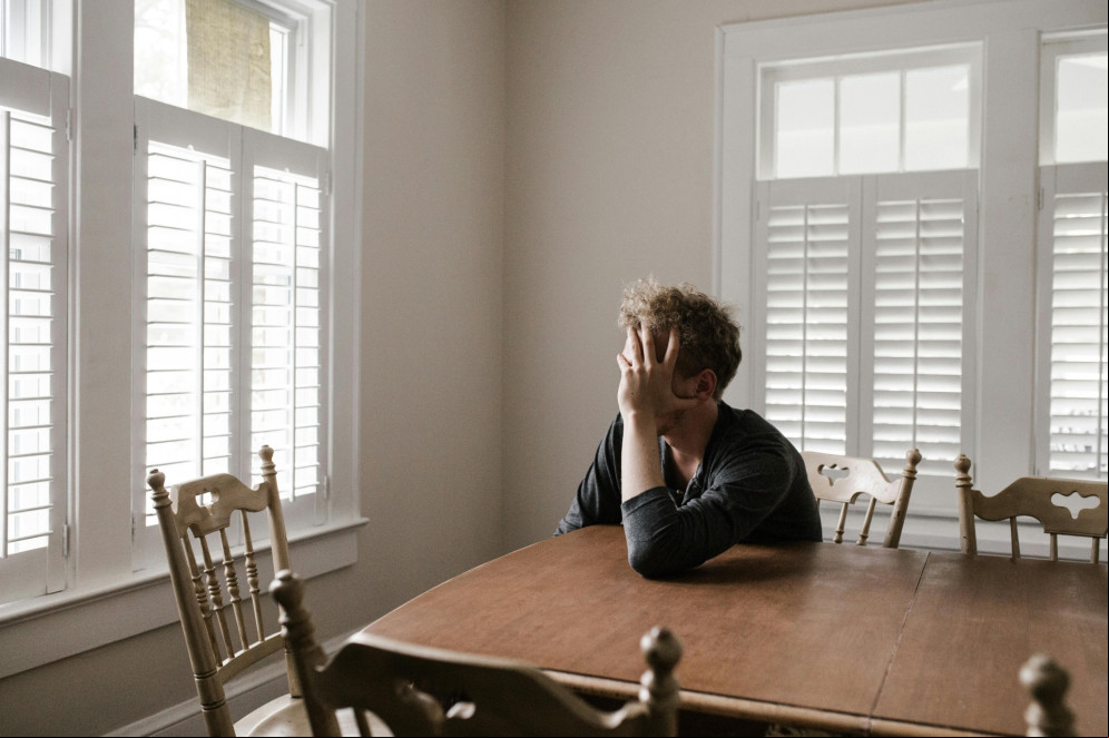 Transtornos mentais, como ansiedade e depressão, afetam o funcionamento de neurotransmissões e podem levar a lapsos de memória