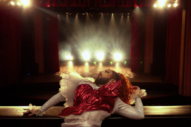 Mulher Barbada lança primeiro álbum "Bárbara" e faz show gratuito no Porto Dragão neste sábado,22 Mulher Barbada lança primeiro álbum "Bárbara" e faz show gratuito no Porto Dragão neste sábado,22