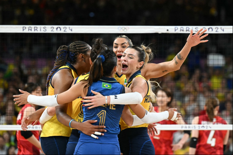 Por 3 setes a 0, Brasil garante vaga nas quartas de finais