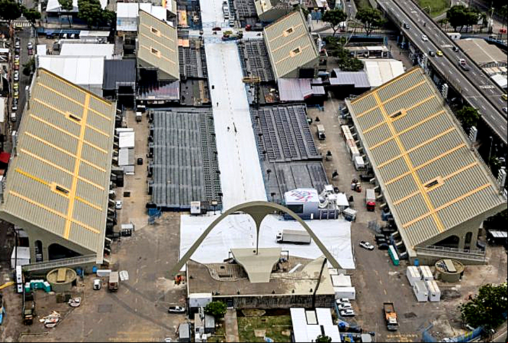 Sambódromo do Rio - Palco dos desfiles das escolas de samba desde 1984, a arela Professor Darcy Ribeiro (seu nome oficial), na Avenida Marquês de Sapucaí, no Centro, tornou-se símbolo do carnaval carioca. Tem 700m de extensão e capacidade para 72.500 pessoas.