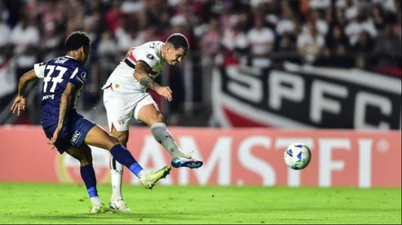 Sabino abre o placar, no Morumbis, Tricolor cede o empate, sofre, mas vira no fim: 2 a 1. São Paulo nas oitavas de final da Libertadores 