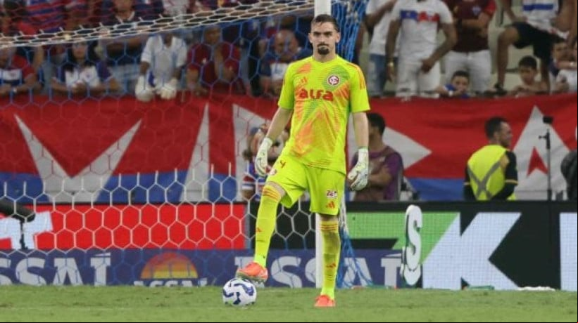 Goleiro errou ao tentar fazer defesa em lance que originou o segundo gol do Fluminense. Colorado não vence há cinco rodadas no Brasileirão 