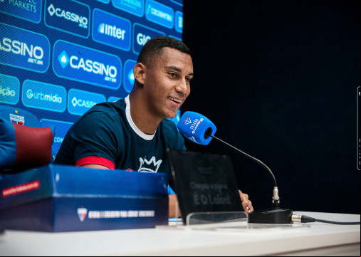 O volante Rodrigo foi apresentado oficialmente pelo Fortaleza