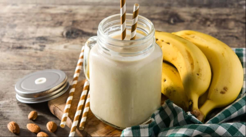 Vitamina de banana e amêndoas (Imagem: etorres | Shutterstock) 