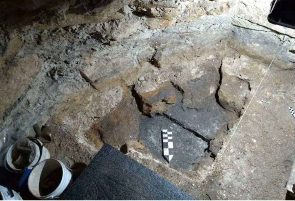 Caverna em Tulum(México) - Recentemente, pesquisadores do Instituto Nacional de Antropologia e História do México (INAH) encontraram uma estrutura que, segundo os estudos, era usada pelos antigos maias para captar água da chuva. A descoberta estava no Parque Nacional de Tulum, um sítio arqueológico bem preservado.