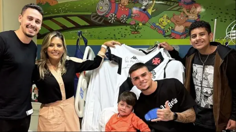 Filho de Roberto Dinamite presenteia torcedor que saiu do coma