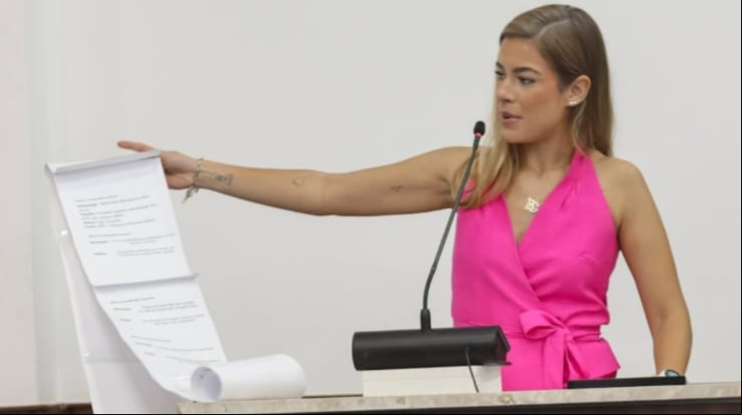 Bella Carmelo (PL) em tribuna nesta segunda-feira, 1º