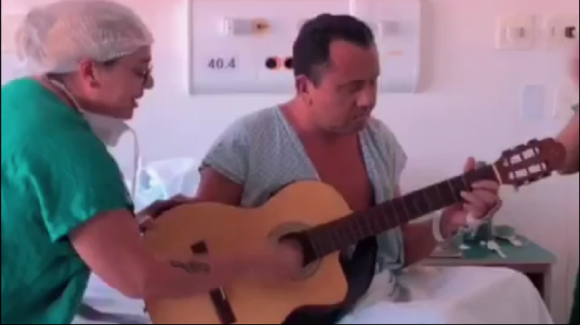 Narrador esportivo Carlos Cassiano está internado em Fortaleza após AVC e recebeu surpresa musical de enfermeiras